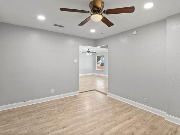 3910  Shelley Boulevard , Dallas Texas 75211