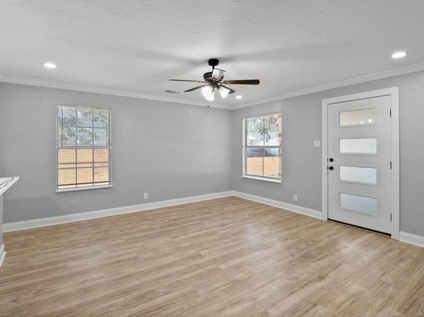 3910  Shelley Boulevard , Dallas Texas 75211