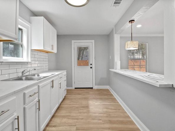 3910  Shelley Boulevard , Dallas Texas 75211