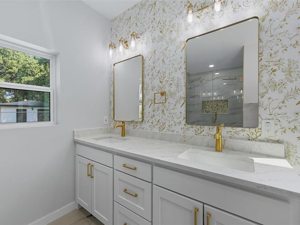 528  Schieme Street , River Oaks Texas 76114