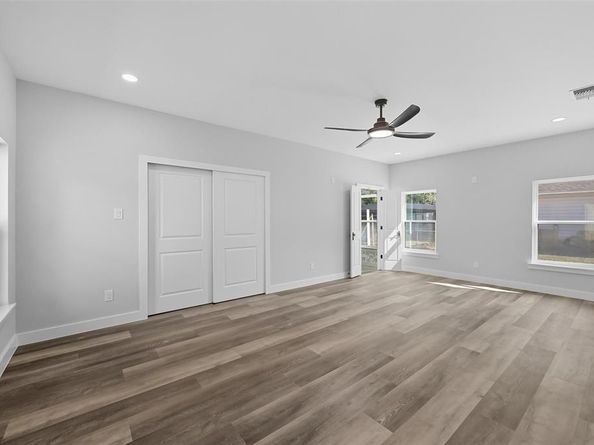 528  Schieme Street , River Oaks Texas 76114