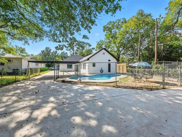 528  Schieme Street , River Oaks Texas 76114