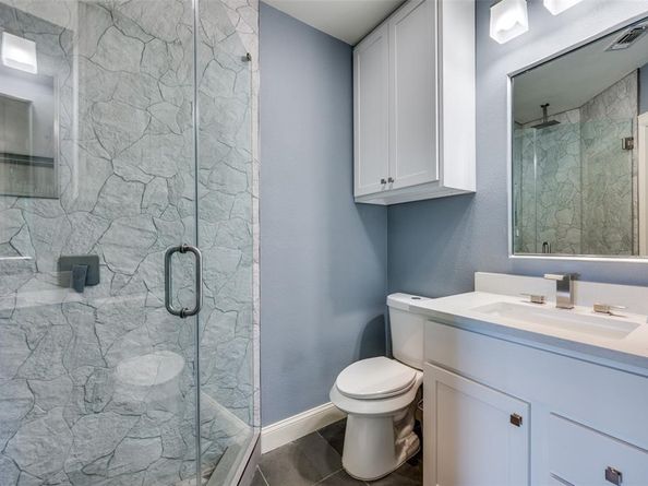 1580  STEMMONS Avenue , Dallas Texas 75208