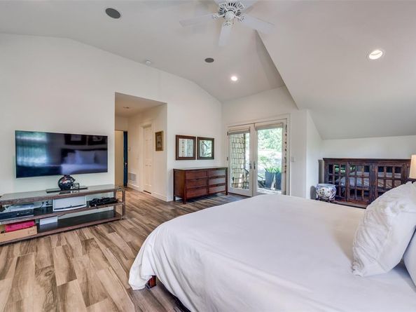 1580  STEMMONS Avenue , Dallas Texas 75208