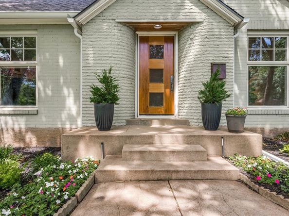 1580  STEMMONS Avenue , Dallas Texas 75208