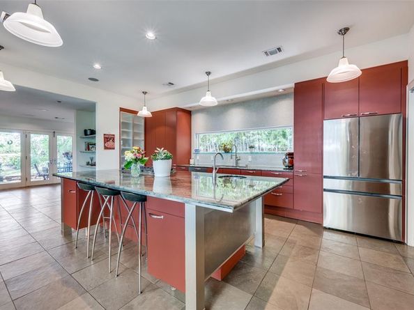 1580  STEMMONS Avenue , Dallas Texas 75208