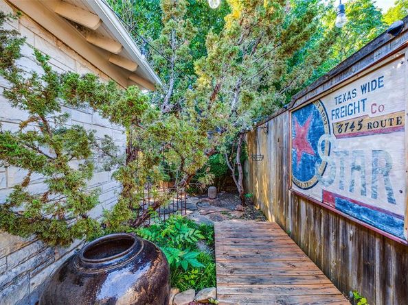 2129  Elmwood Boulevard , Dallas Texas 75224