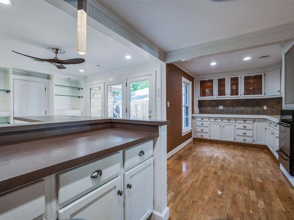 2129  Elmwood Boulevard , Dallas Texas 75224
