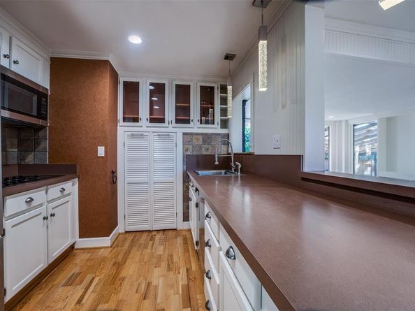 2129  Elmwood Boulevard , Dallas Texas 75224