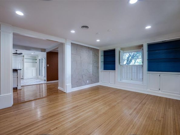 2129  Elmwood Boulevard , Dallas Texas 75224