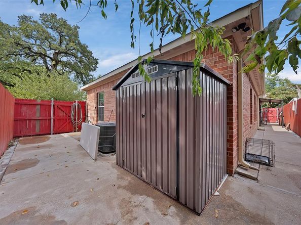 2410  Carletta Street , Dallas Texas 75253