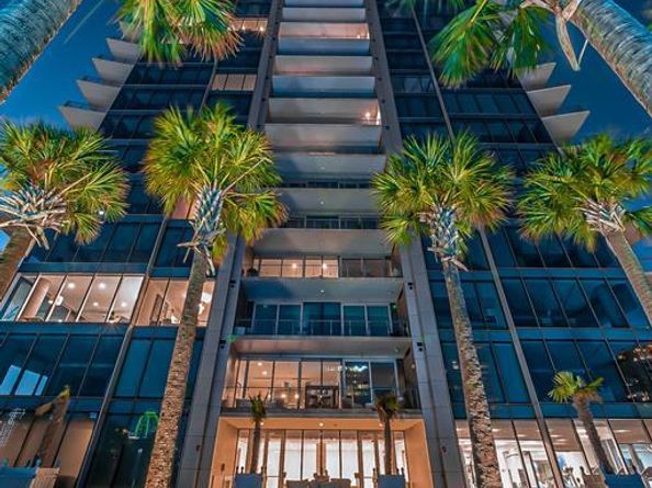 3130 N Harwood Street  1701, Dallas Texas 75201