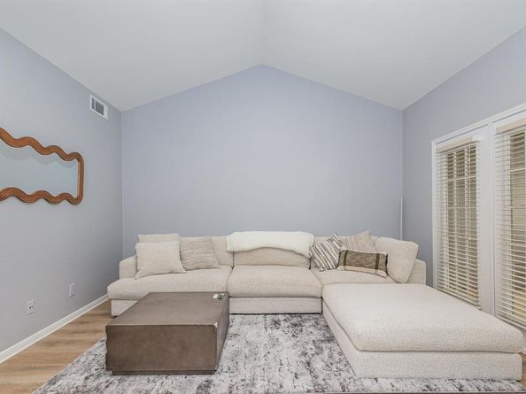 12660  Hillcrest Road  4204, Dallas Texas 75230