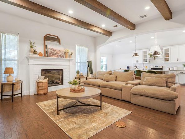 556  Inwood Street , Benbrook Texas 76126