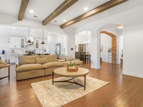 556  Inwood Street , Benbrook Texas 76126
