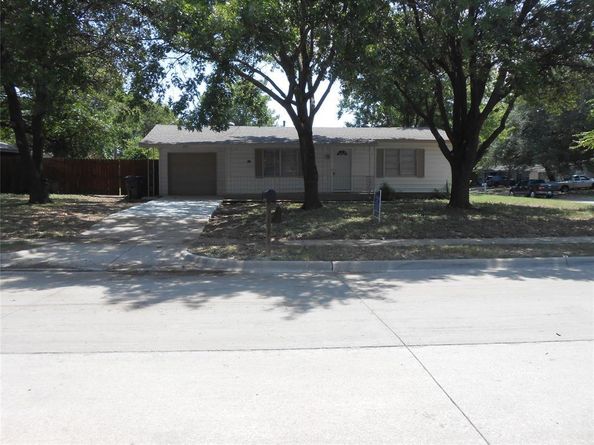 445  Alice Street , Arlington Texas 76010