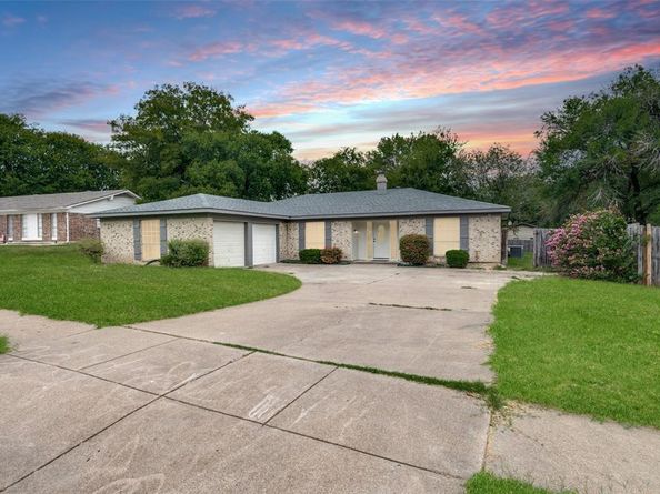 9704  Leland Lane , Benbrook Texas 76126