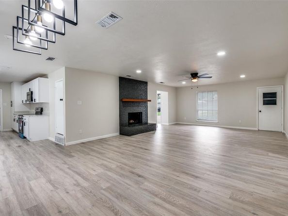 9704  Leland Lane , Benbrook Texas 76126