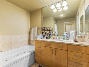 5055  Addison Circle  427, Addison Texas 75001