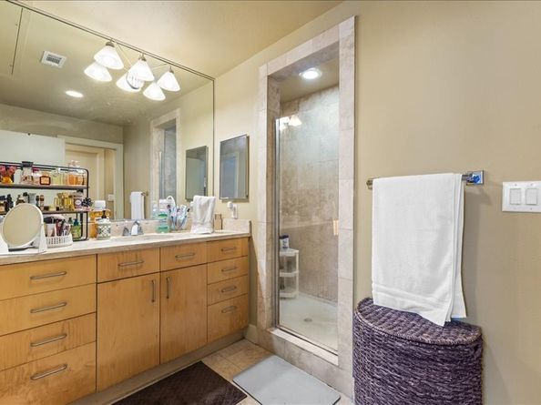 5055  Addison Circle  427, Addison Texas 75001