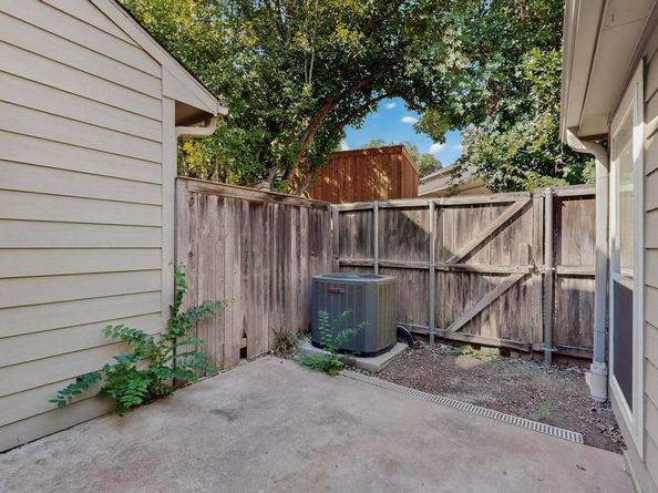 8437  Towneship Lane , Dallas Texas 75243