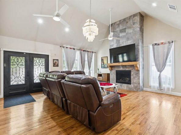 314  Hastings  , Irving Texas 75060