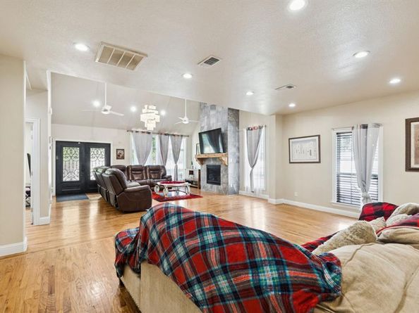 314  Hastings  , Irving Texas 75060