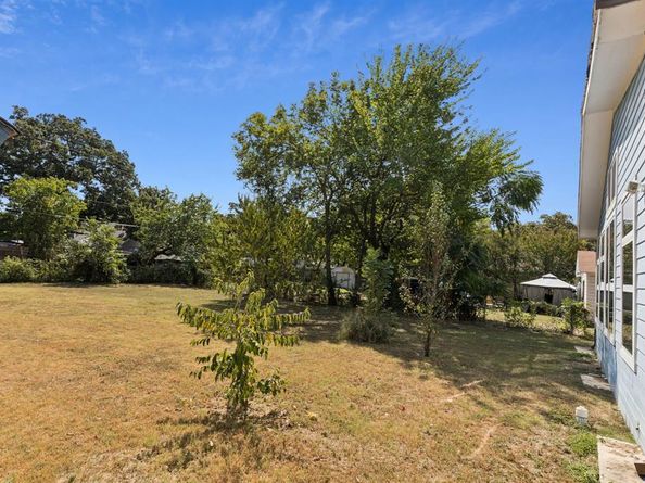 314  Hastings  , Irving Texas 75060