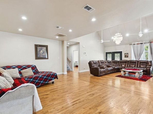 314  Hastings  , Irving Texas 75060