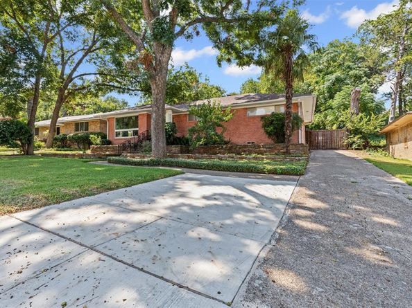 727  Green Castle Drive , Dallas Texas 75232