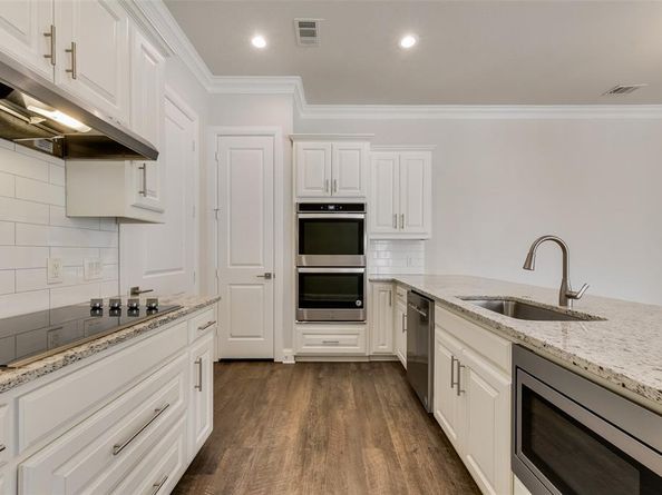 8841  Creek Run Road  403, Fort Worth Texas 76120