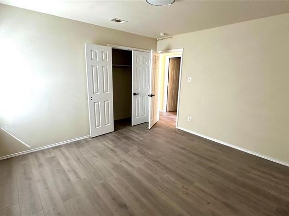 817  Lark Drive , Aubrey Texas 76227