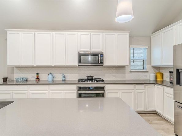 1048  Pinnacle Breeze Drive , Fort Worth Texas 76052