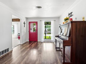 889  Jerry Lane , Bedford Texas 76022