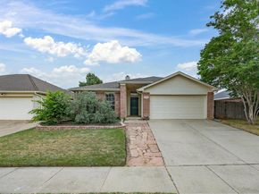 1123  Greenview Lane , Kennedale Texas 76060