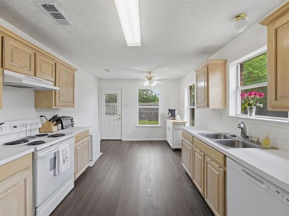 1123  Greenview Lane , Kennedale Texas 76060