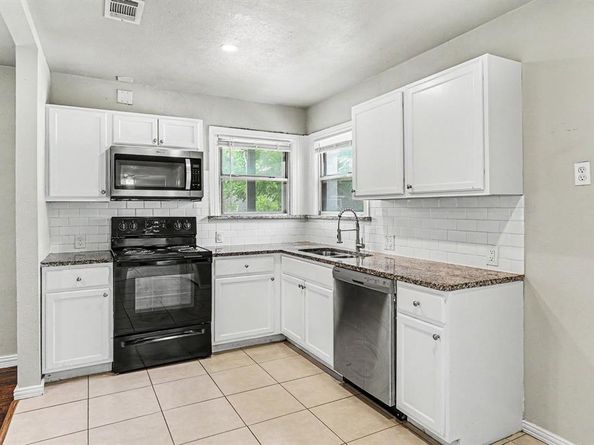 1108 E Robert Street , Fort Worth Texas 76104