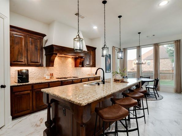 8700  Scarlet Trail , Lantana Texas 76226