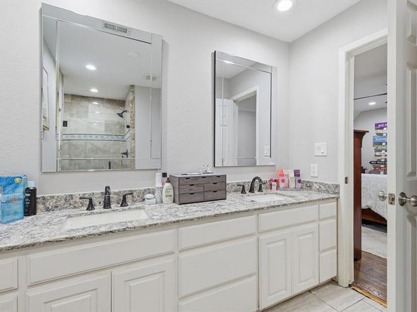 2703  Chinquapin Oak Lane , Arlington Texas 76012