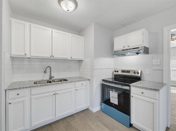 300  Emma Street , Fort Worth Texas 76111