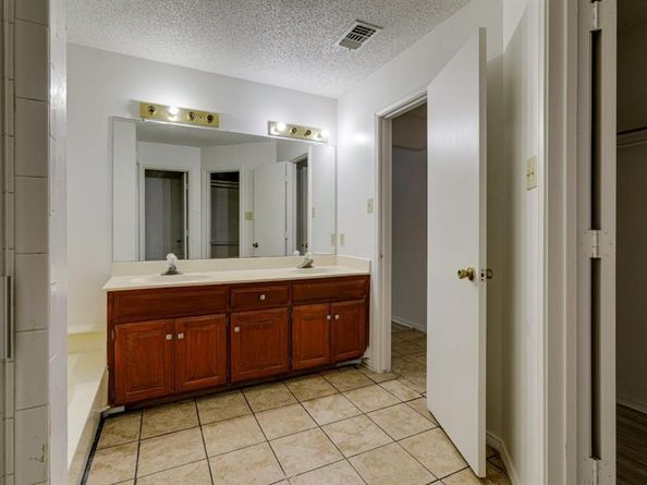 902  Wayne Avenue , Duncanville Texas 75137