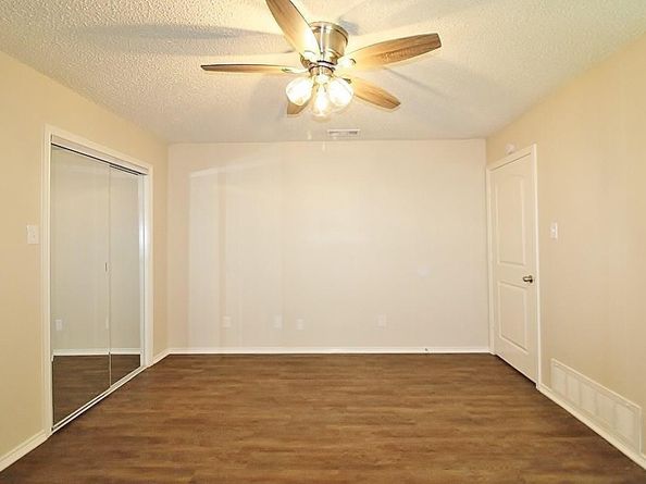 1915-1917  Spindletop Drive , Duncanville Texas 75137