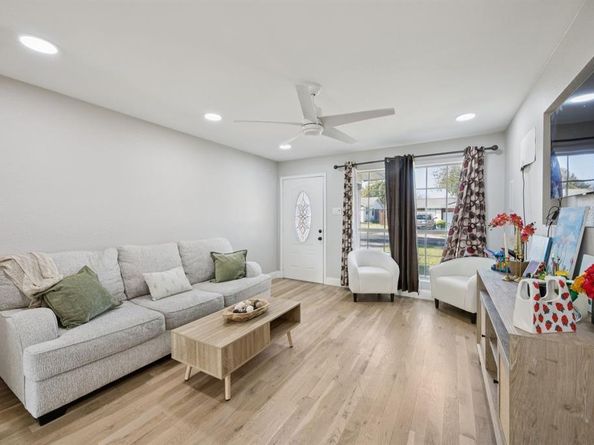 4106  Mehalia Drive , Dallas Texas 75241