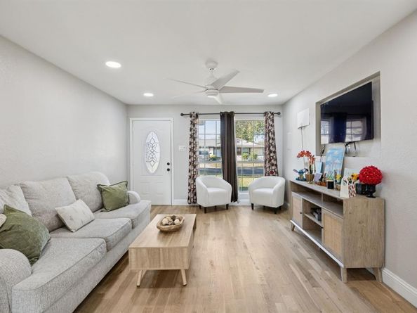 4106  Mehalia Drive , Dallas Texas 75241