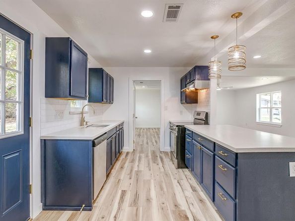 521  Mesquite Avenue , Crowley Texas 76036