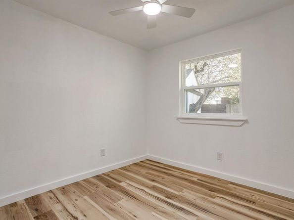 521  Mesquite Avenue , Crowley Texas 76036