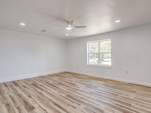 521  Mesquite Avenue , Crowley Texas 76036