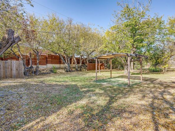 521  Mesquite Avenue , Crowley Texas 76036