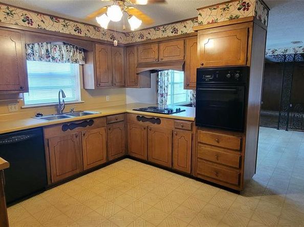 7813  Pebbleford Road , Fort Worth Texas 76134