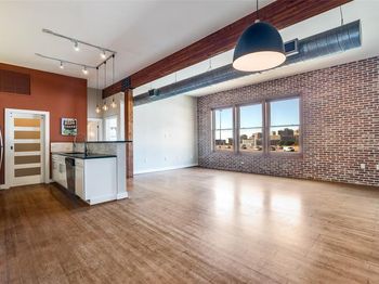 2502  Live Oak Street 